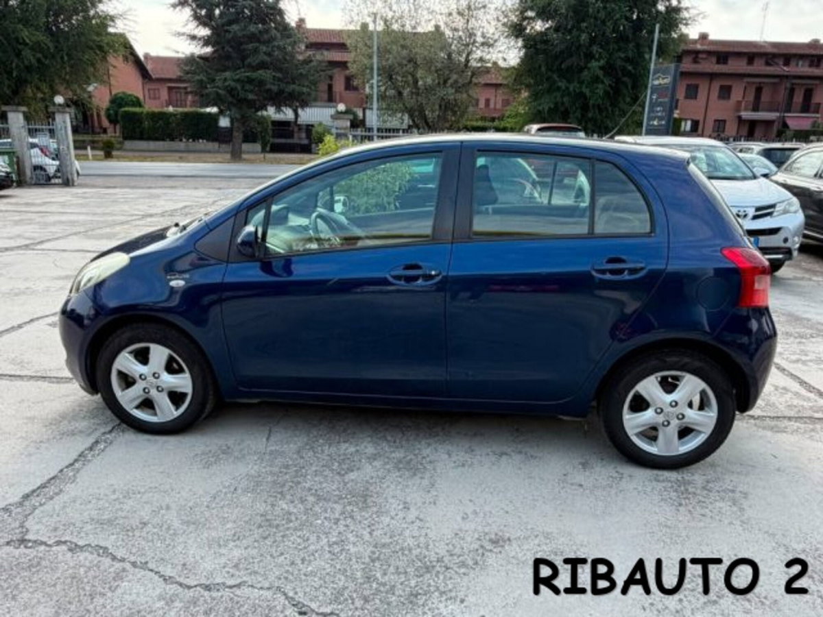 Toyota Yaris 1.0 5 porte Luxury pack (9)