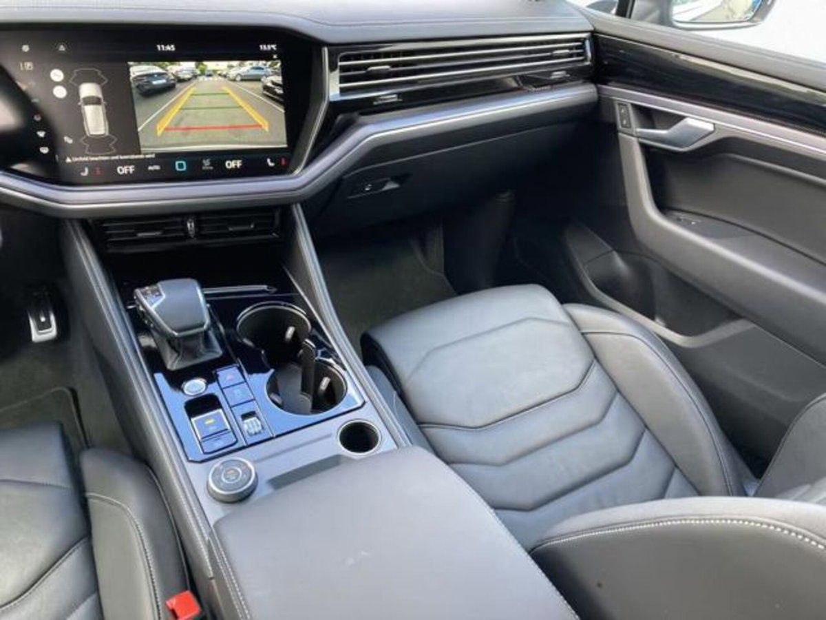 Volkswagen Touareg 3.0 V6 tdi scr R-Line Final Edition 231cv auto (12)