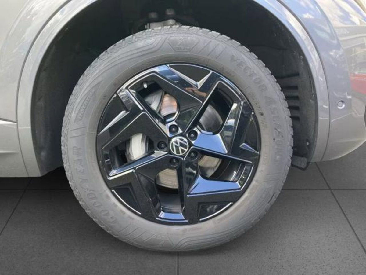 Volkswagen Touareg 3.0 V6 tdi scr R-Line Final Edition 231cv auto (15)