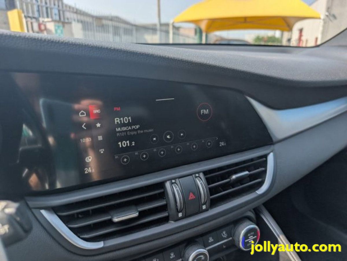 Alfa Romeo Giulia 2.0 Turbo 280 CV AT8 AWD Q4 Veloce (14)