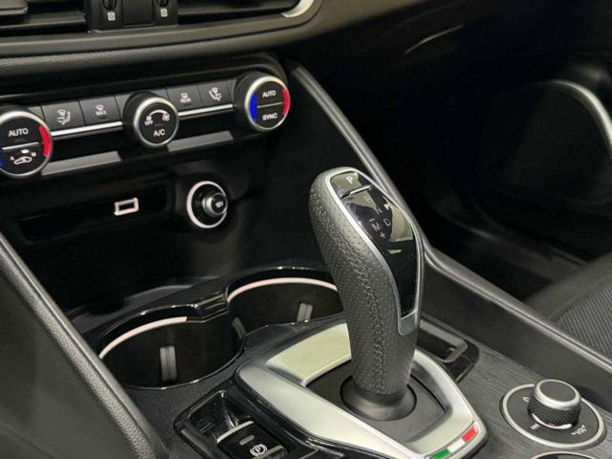 Alfa Romeo Giulia 2.2 Turbodiesel 160 CV AT8 Super (14)