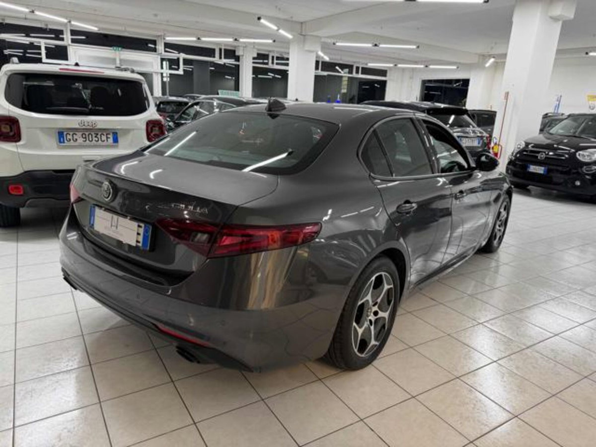 Alfa Romeo Giulia 2.2 Turbodiesel 160 CV AT8 Super (5)