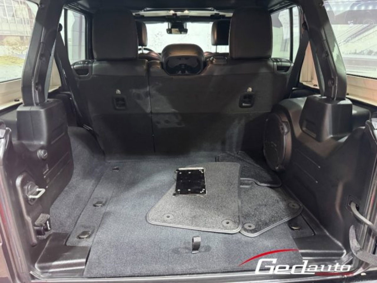 Jeep Wrangler Unlimited 2.2 Mjt II Sahara (10)