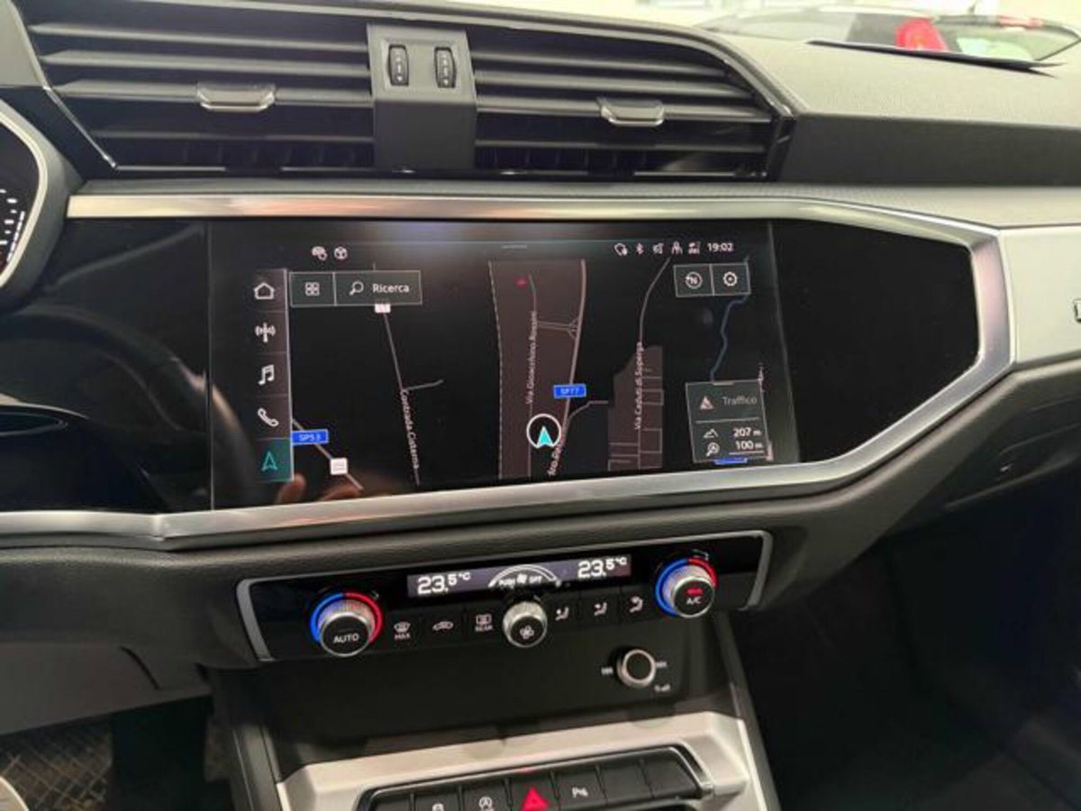 Audi Q3 35 TDI quattro S tronic Business (20)