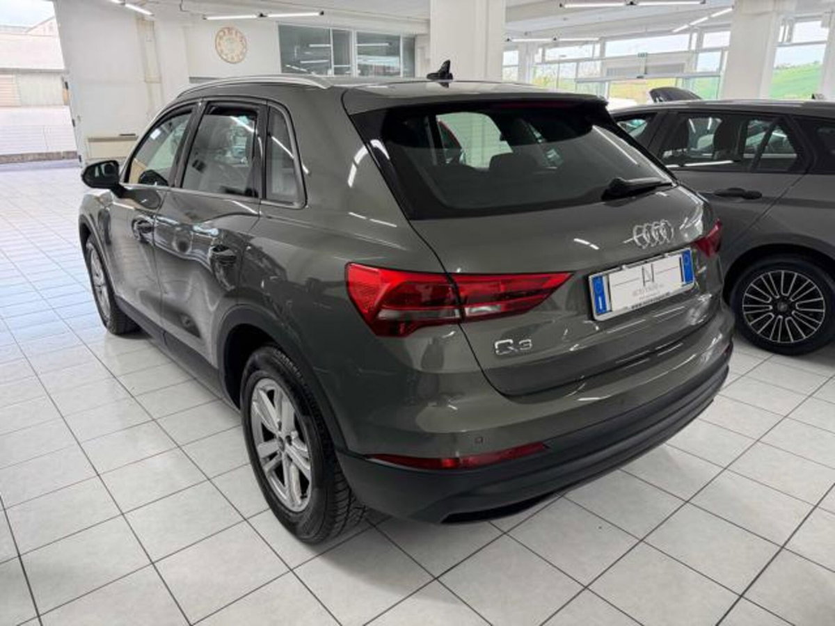 Audi Q3 35 TDI quattro S tronic Business (4)