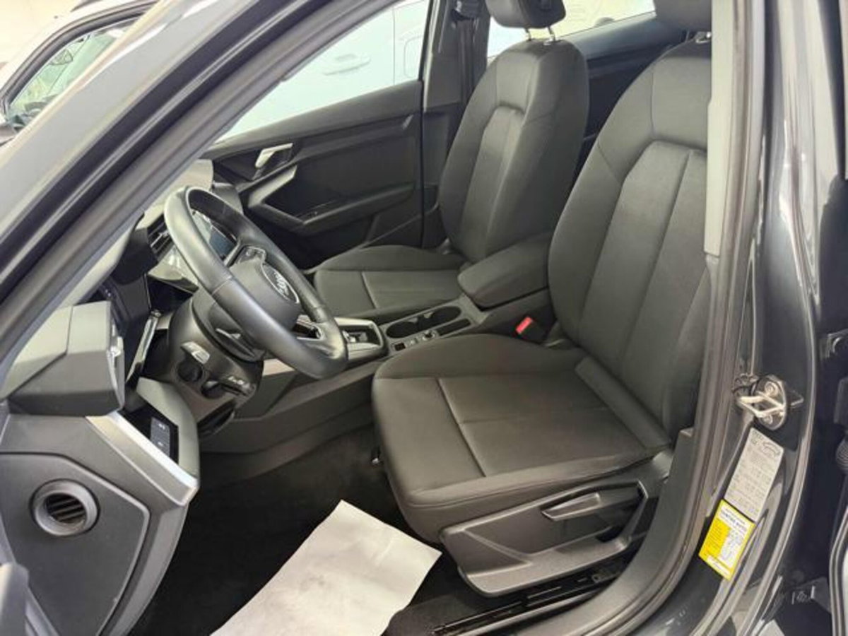 Audi A3 Sportback 30 g-tron S tronic Business (5)