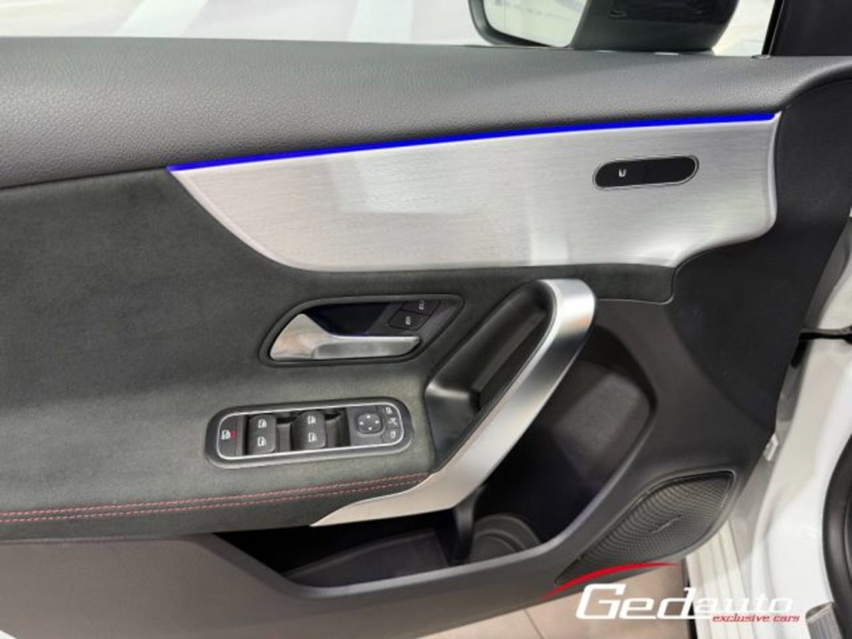 Mercedes-Benz Classe A AMG 35 AMG Line Premium Plus 4matic auto (14)