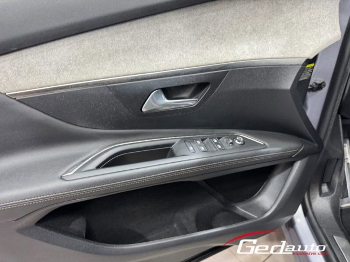 Peugeot 3008 BlueHDi 130 S&S EAT8 GT (12)