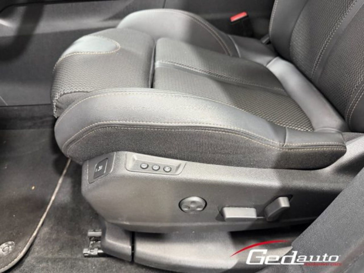 Peugeot 3008 BlueHDi 130 S&S EAT8 GT (12)