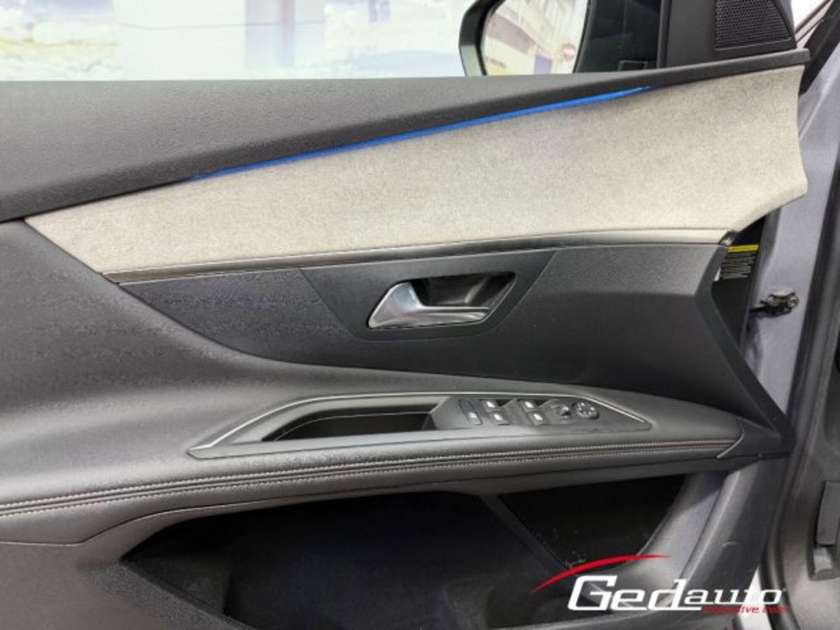 Peugeot 3008 BlueHDi 130 S&S EAT8 GT (14)