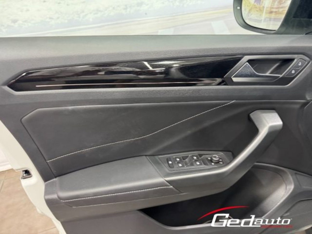 Volkswagen T-Roc 2.0 tdi R-Line 4motion 150cv dsg (13)