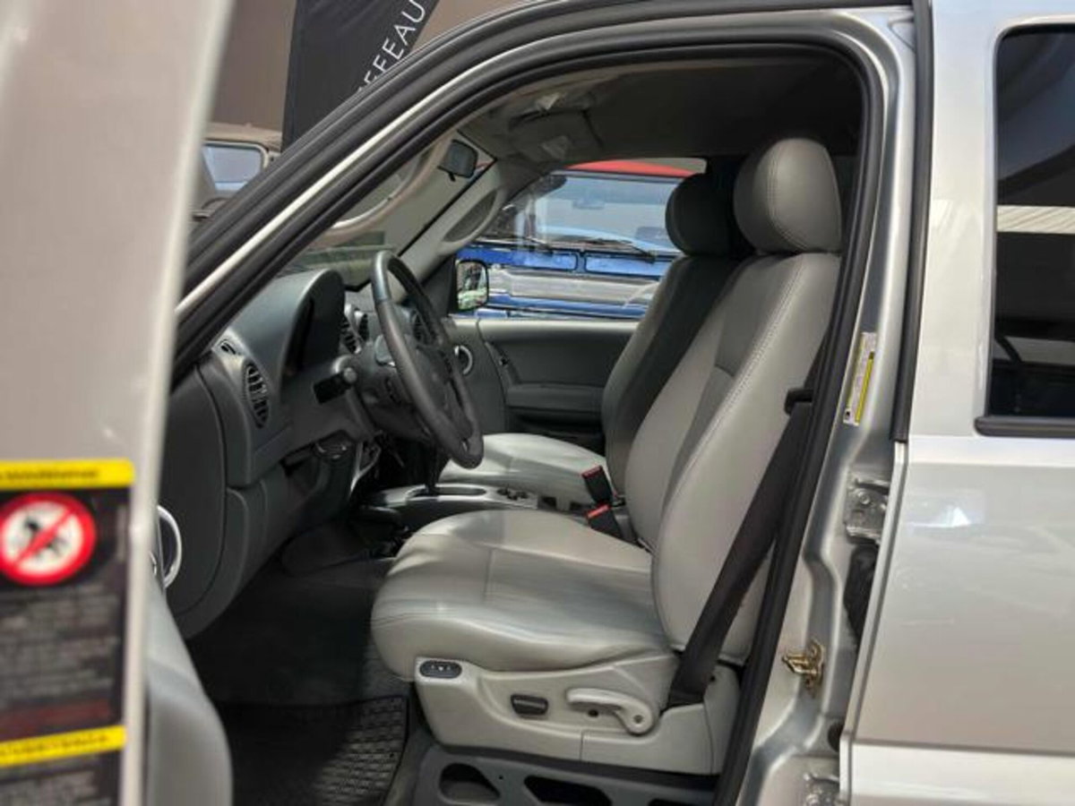 Jeep Cherokee 3.7 V6 Limited (8)