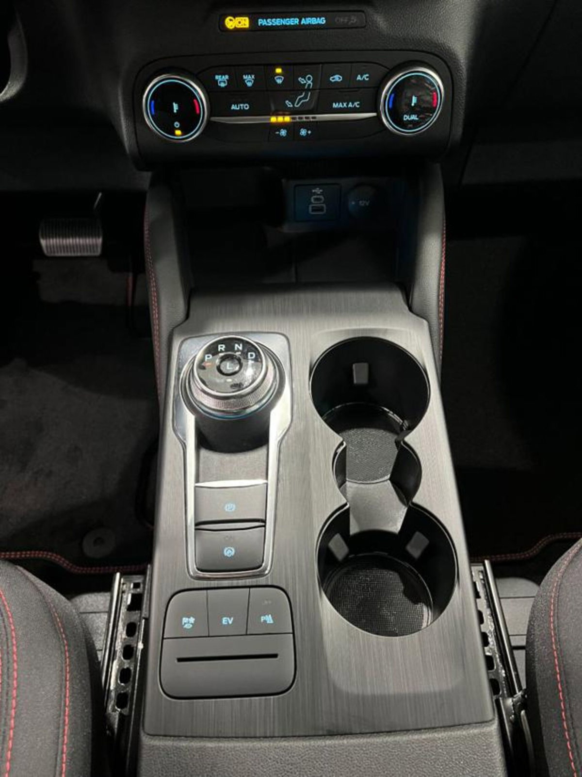 Ford Kuga 2.5 Plug In Hybrid 225 CV CVT 2WD ST-Line (14)