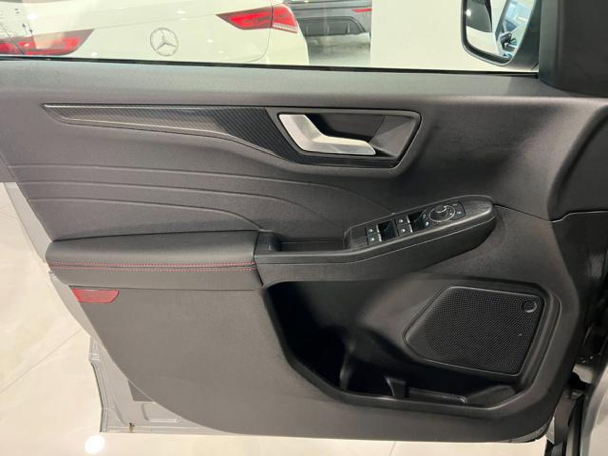 Ford Kuga 2.5 Plug In Hybrid 225 CV CVT 2WD ST-Line (17)