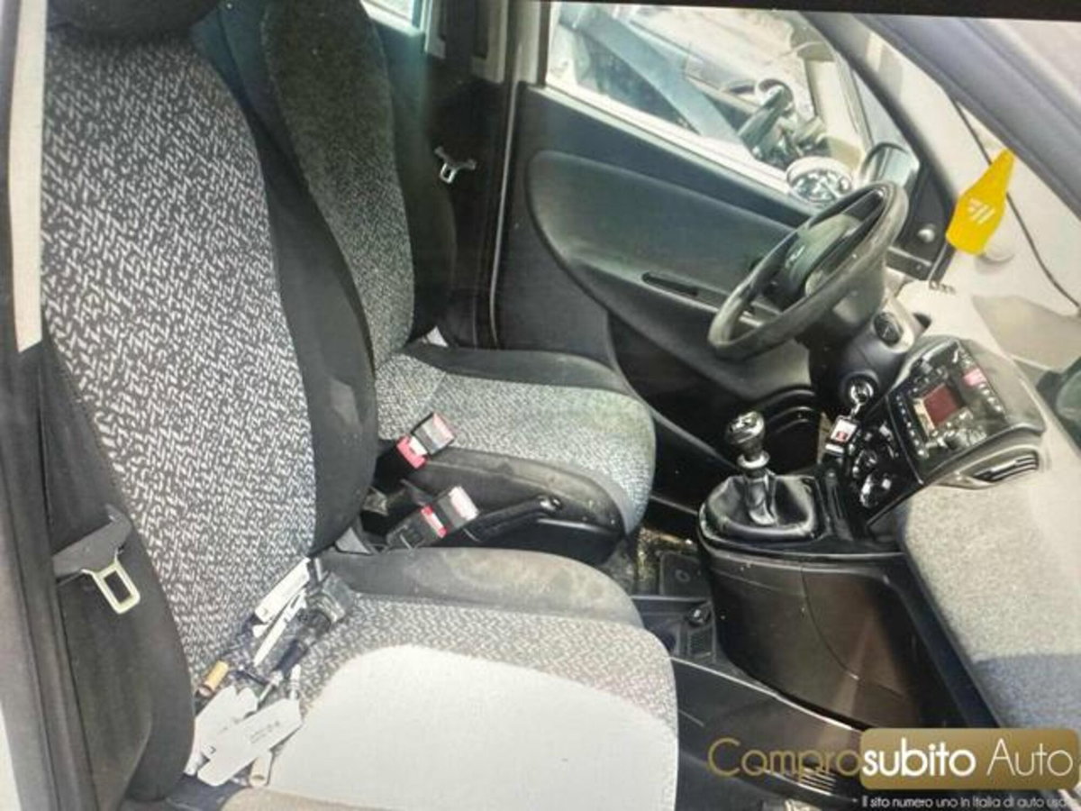 Lancia Ypsilon 1.0 FireFly 5 porte S&S Hybrid Ecochic A. Ferretti (4)