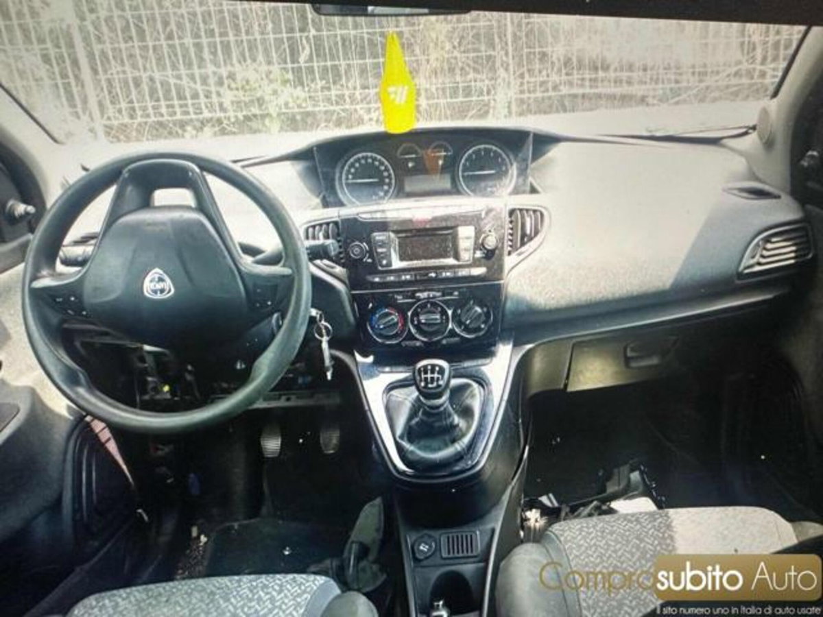 Lancia Ypsilon 1.0 FireFly 5 porte S&S Hybrid Ecochic A. Ferretti (5)