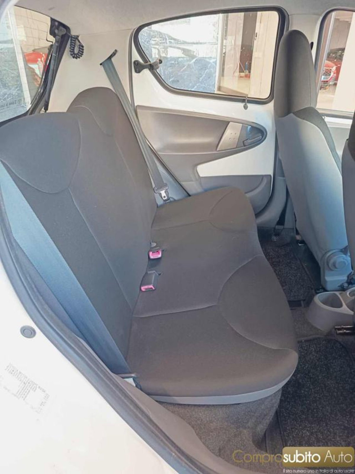 Toyota Aygo 1.0 12V VVT-i 5 porte Lounge (11)