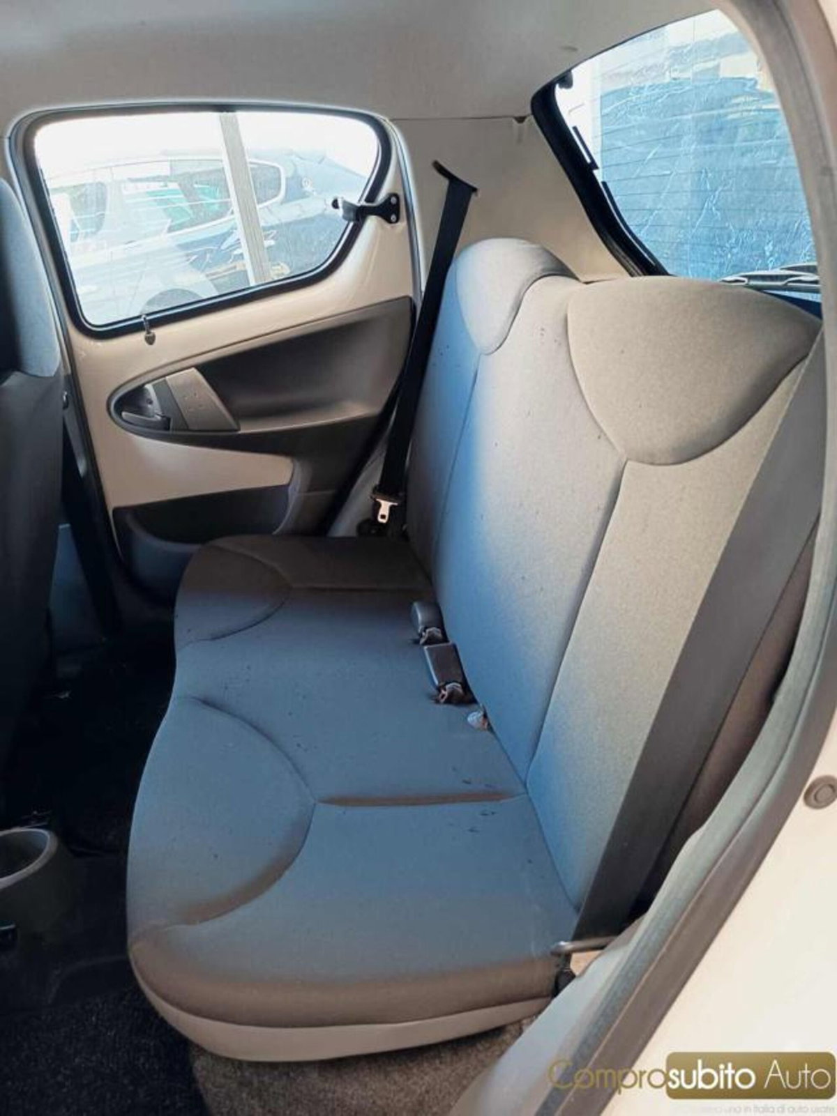 Toyota Aygo 1.0 12V VVT-i 5 porte Lounge (12)