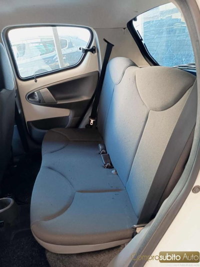 Toyota Aygo 1.0 12V VVT-i 5 porte Lounge (12)