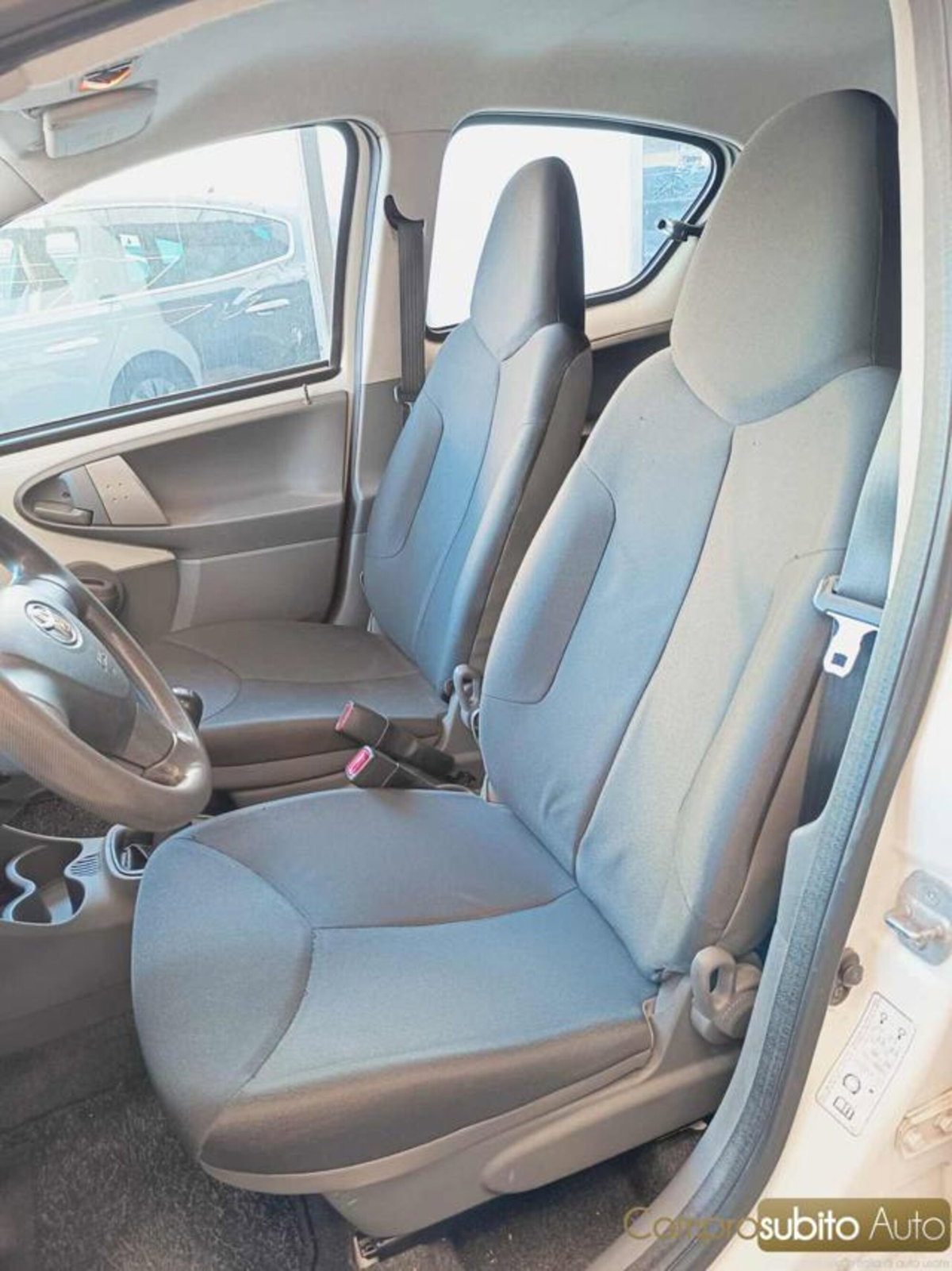 Toyota Aygo 1.0 12V VVT-i 5 porte Lounge (14)