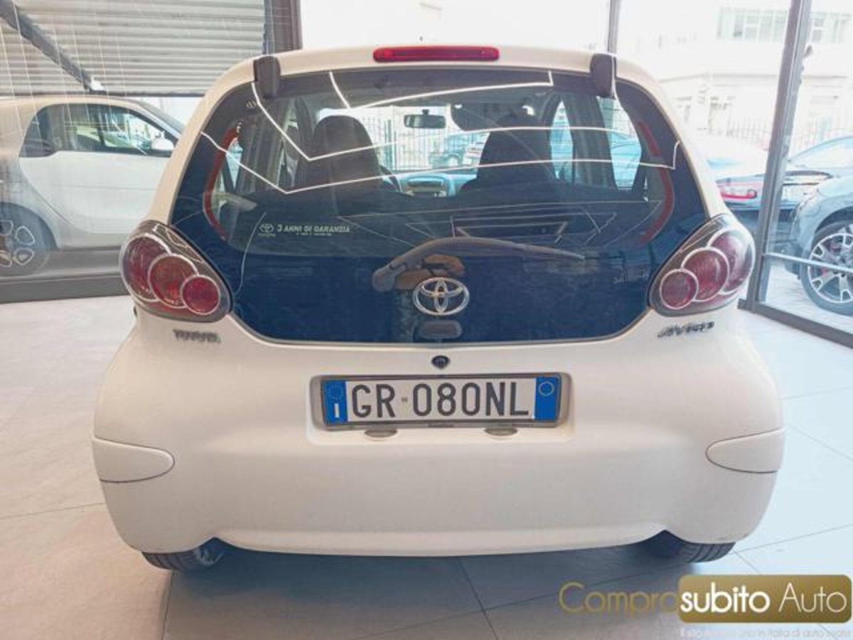 Toyota Aygo 1.0 12V VVT-i 5 porte Lounge (7)
