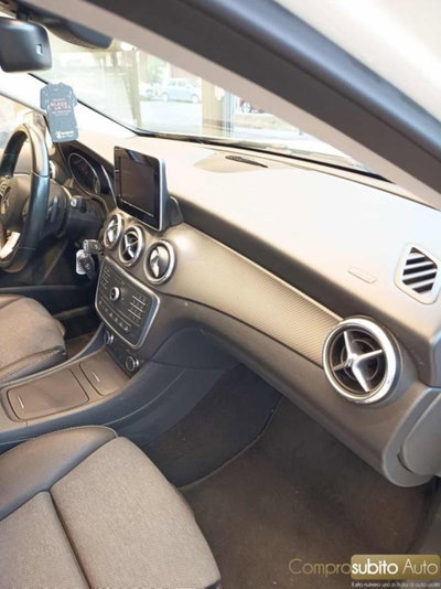 Mercedes-Benz GLA SUV 200 d Automatic 4Matic Premium (11)