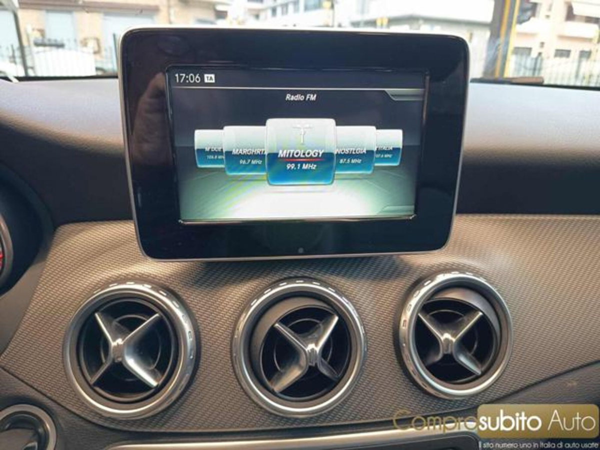 Mercedes-Benz GLA SUV 200 d Automatic 4Matic Premium (15)