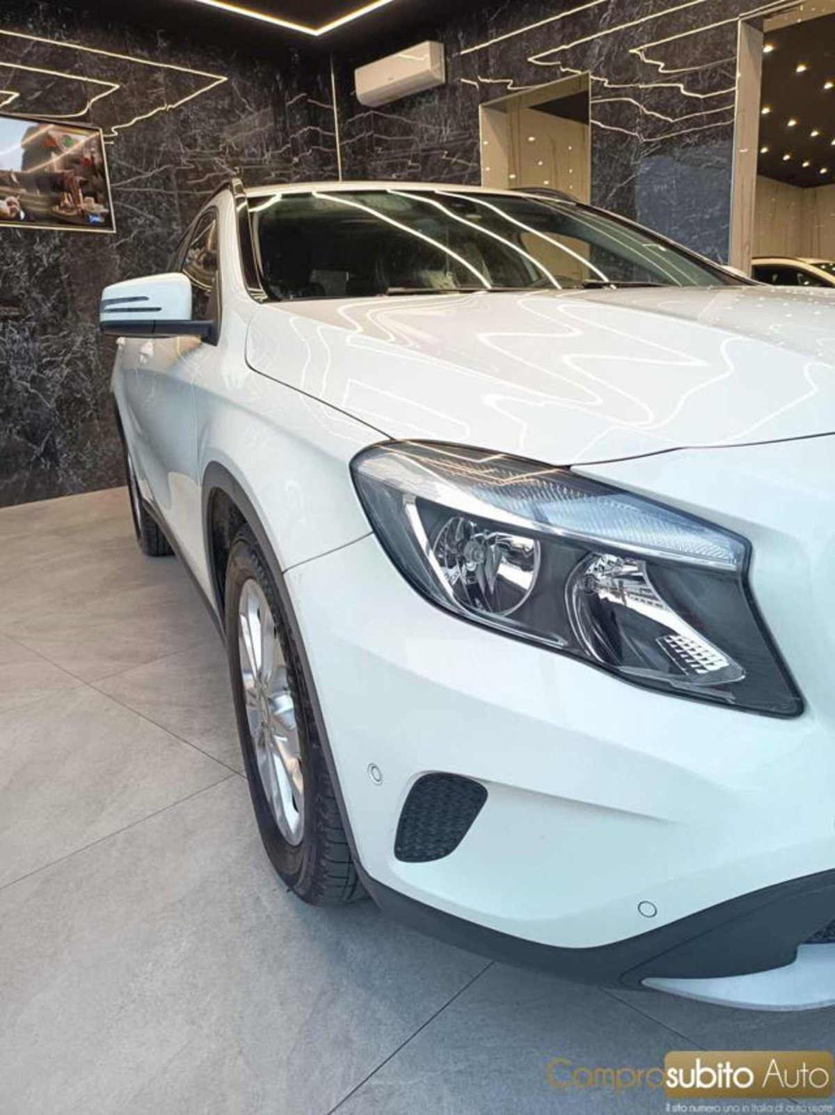 Mercedes-Benz GLA SUV 200 d Automatic 4Matic Premium (8)