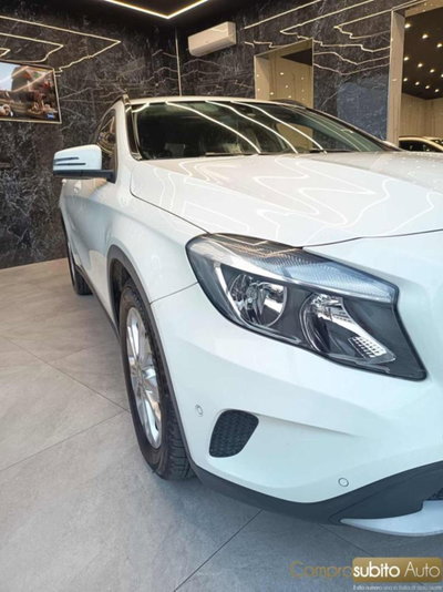 Mercedes-Benz GLA SUV 200 d Automatic 4Matic Premium (8)