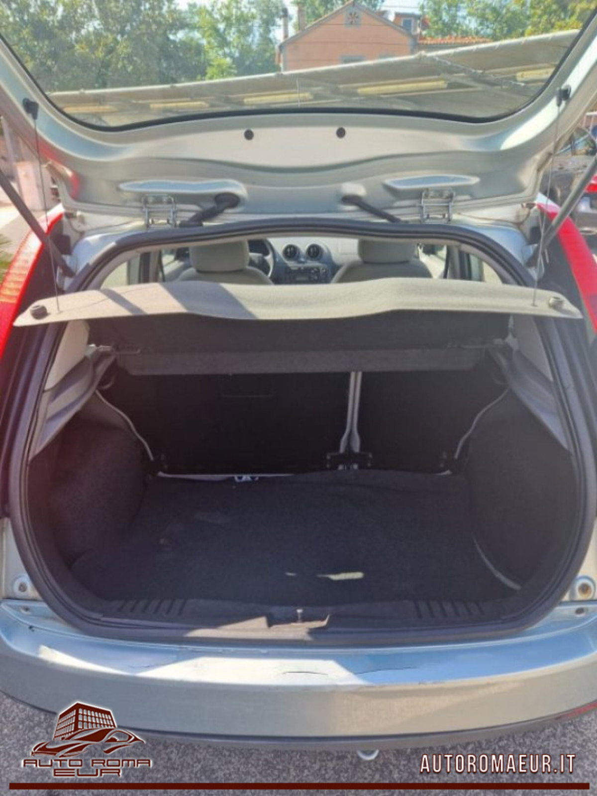 Ford Fiesta 1.2 16V 5p. Ambiente (10)