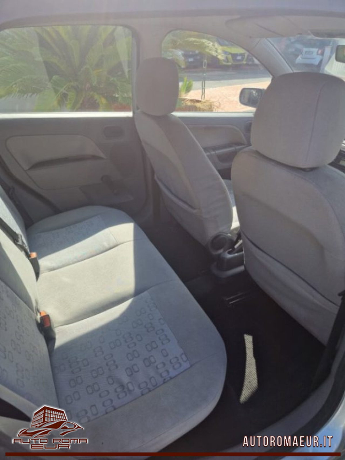 Ford Fiesta 1.2 16V 5p. Ambiente (11)