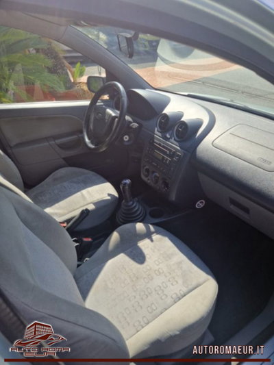 Ford Fiesta 1.2 16V 5p. Ambiente (12)