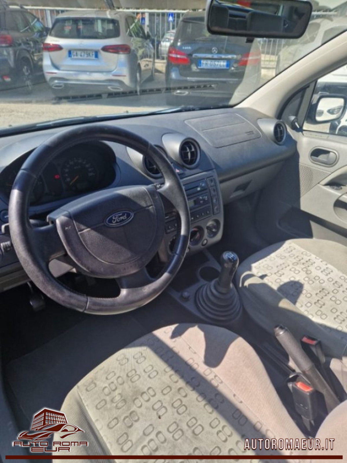 Ford Fiesta 1.2 16V 5p. Ambiente (8)
