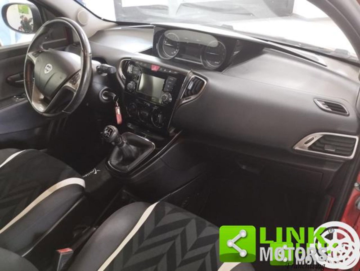 Lancia Ypsilon 1.2 69 CV 5 porte GPL Ecochic Gold (13)