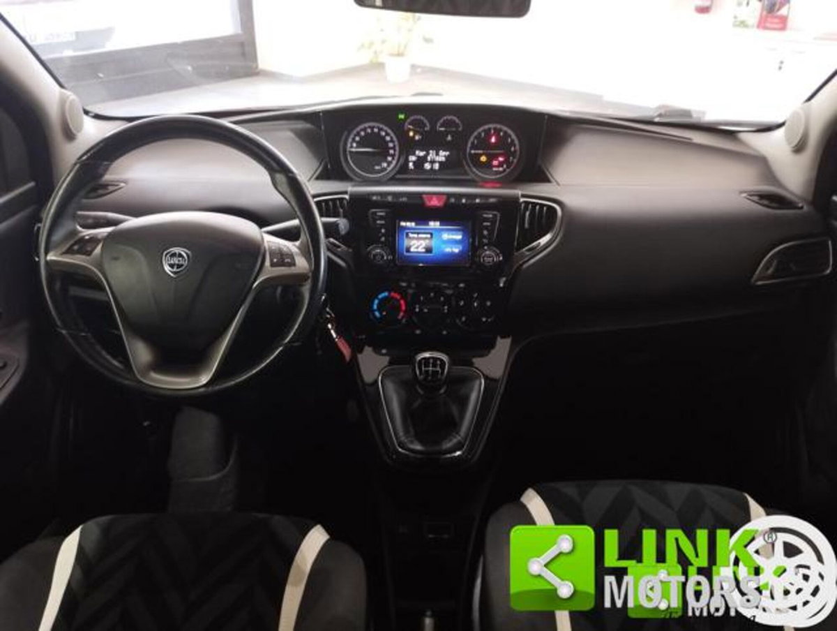 Lancia Ypsilon 1.2 69 CV 5 porte GPL Ecochic Gold (18)