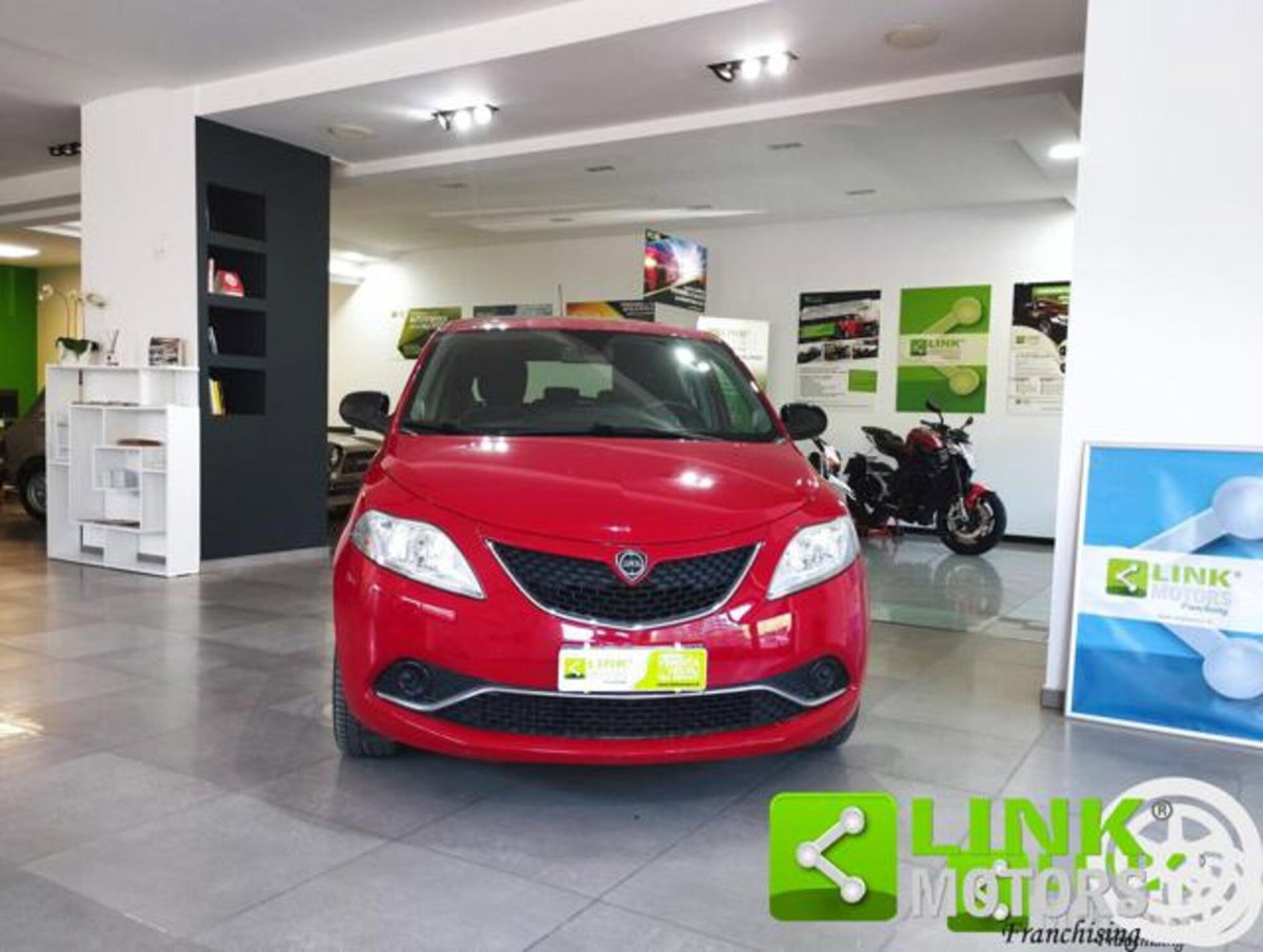 Lancia Ypsilon 1.2 69 CV 5 porte GPL Ecochic Gold (2)