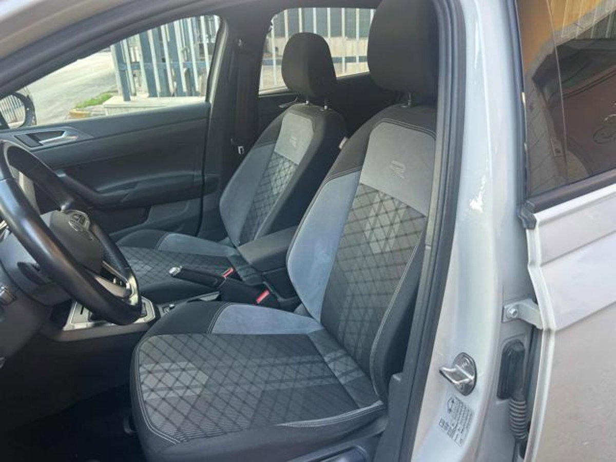Volkswagen Taigo 1.0 TSI 110 CV DSG R-Line (10)
