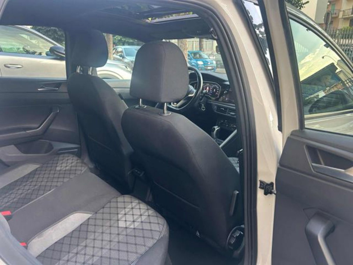 Volkswagen Taigo 1.0 TSI 110 CV DSG R-Line (14)