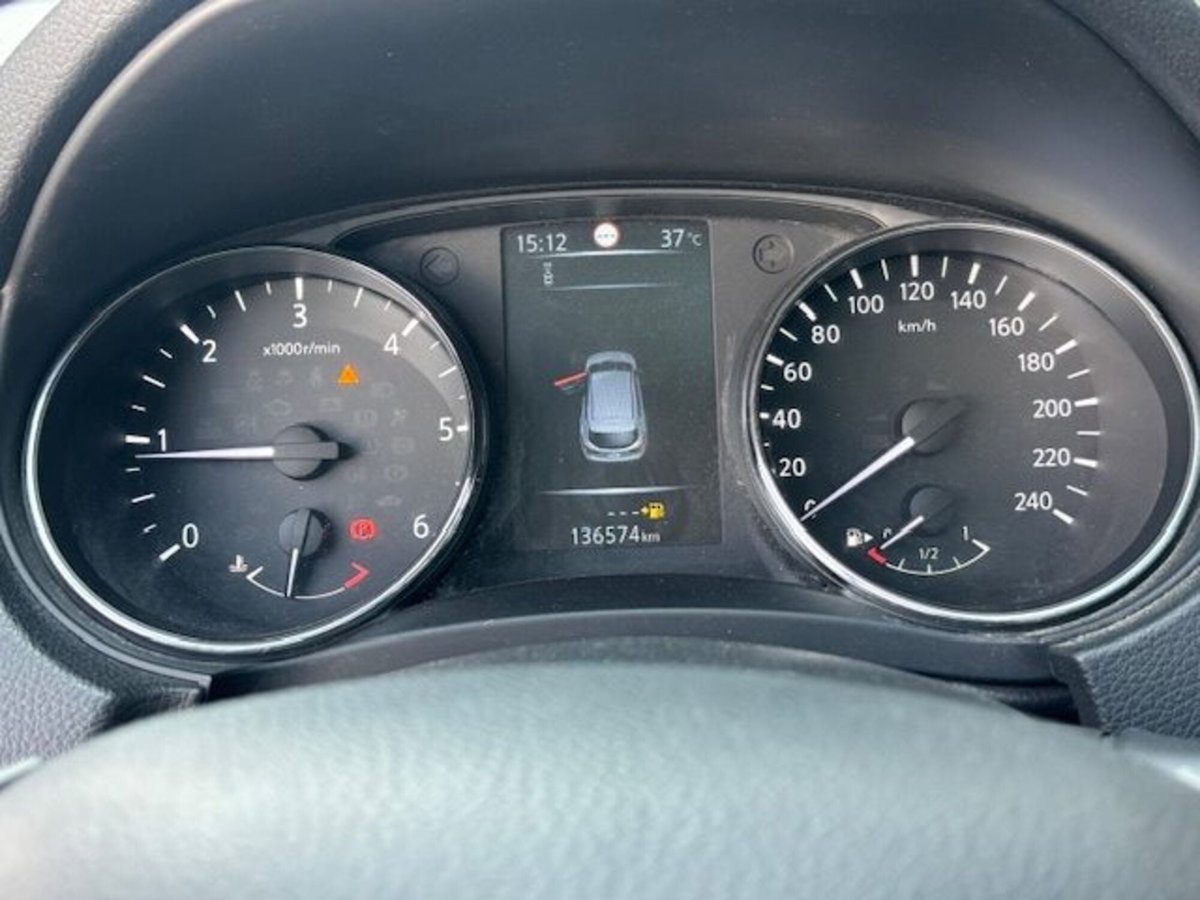 Nissan Qashqai 1.6 dCi 4WD Tekna (13)