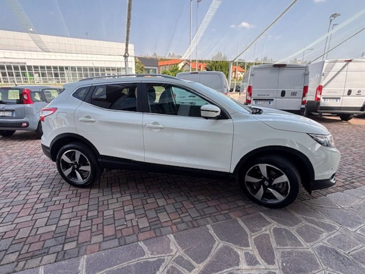 Nissan Qashqai 1.6 dCi 4WD Tekna (4)