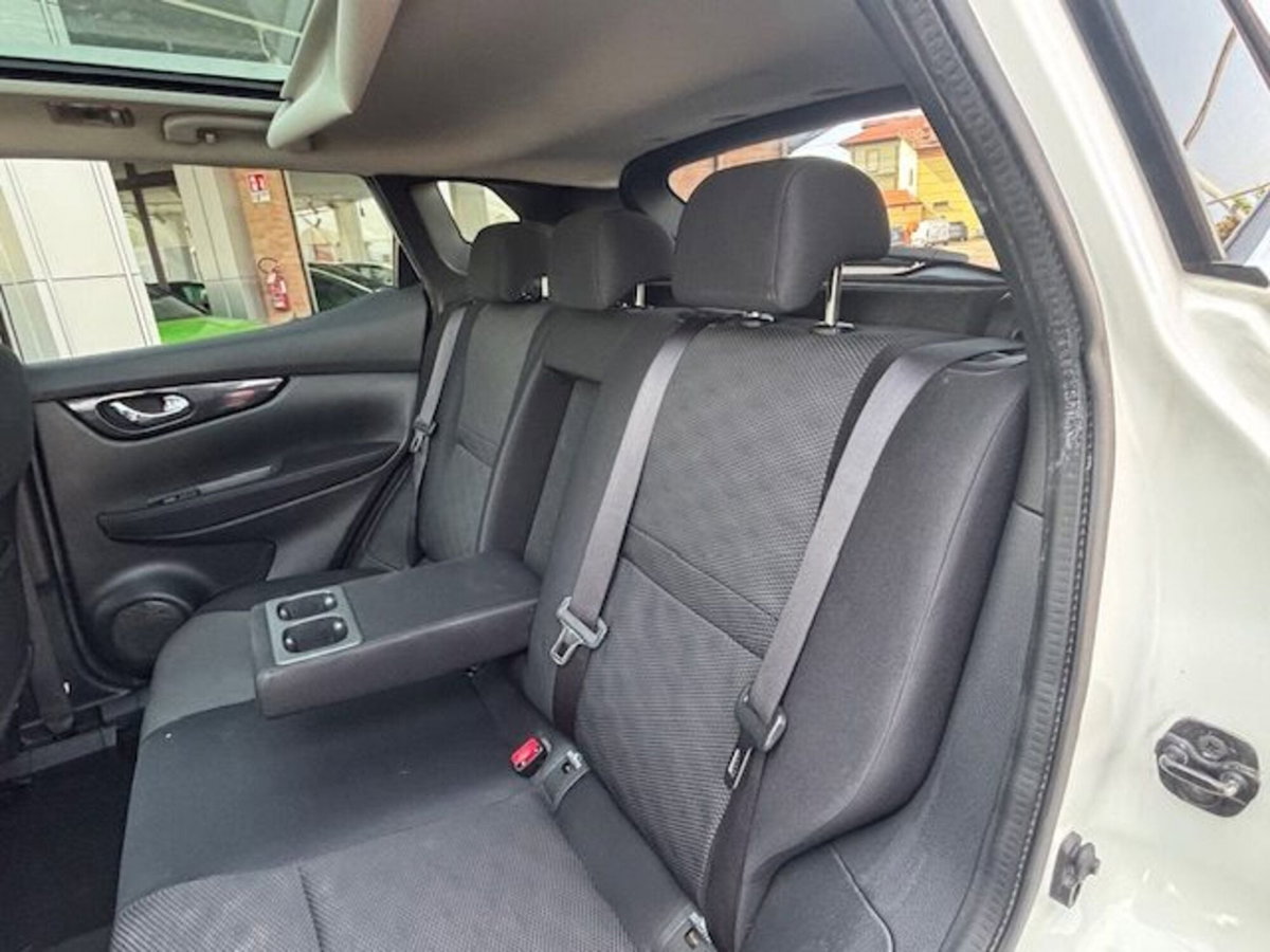 Nissan Qashqai 1.6 dCi 4WD Tekna (9)