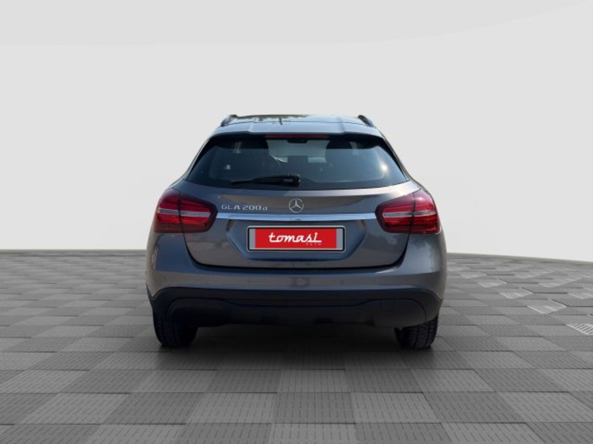 Mercedes-Benz CLA Shooting Brake 200 d Automatic Business (4)
