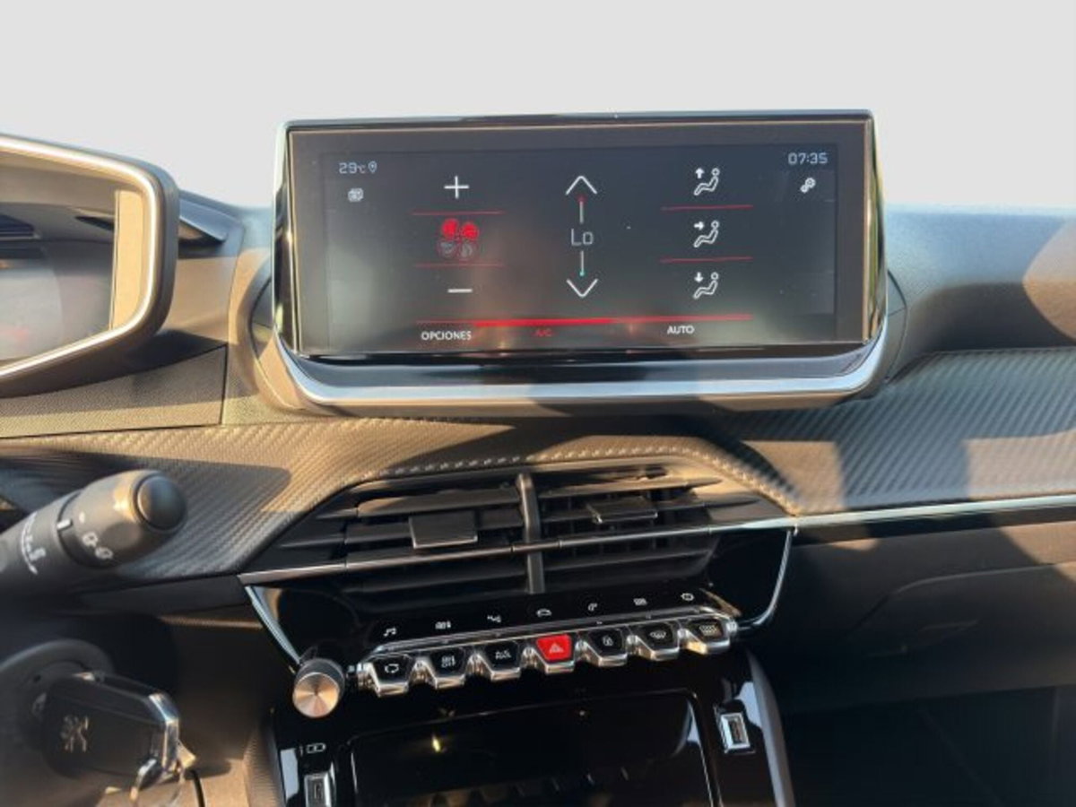 Peugeot 2008 PureTech 100 S&S Allure Pack (17)