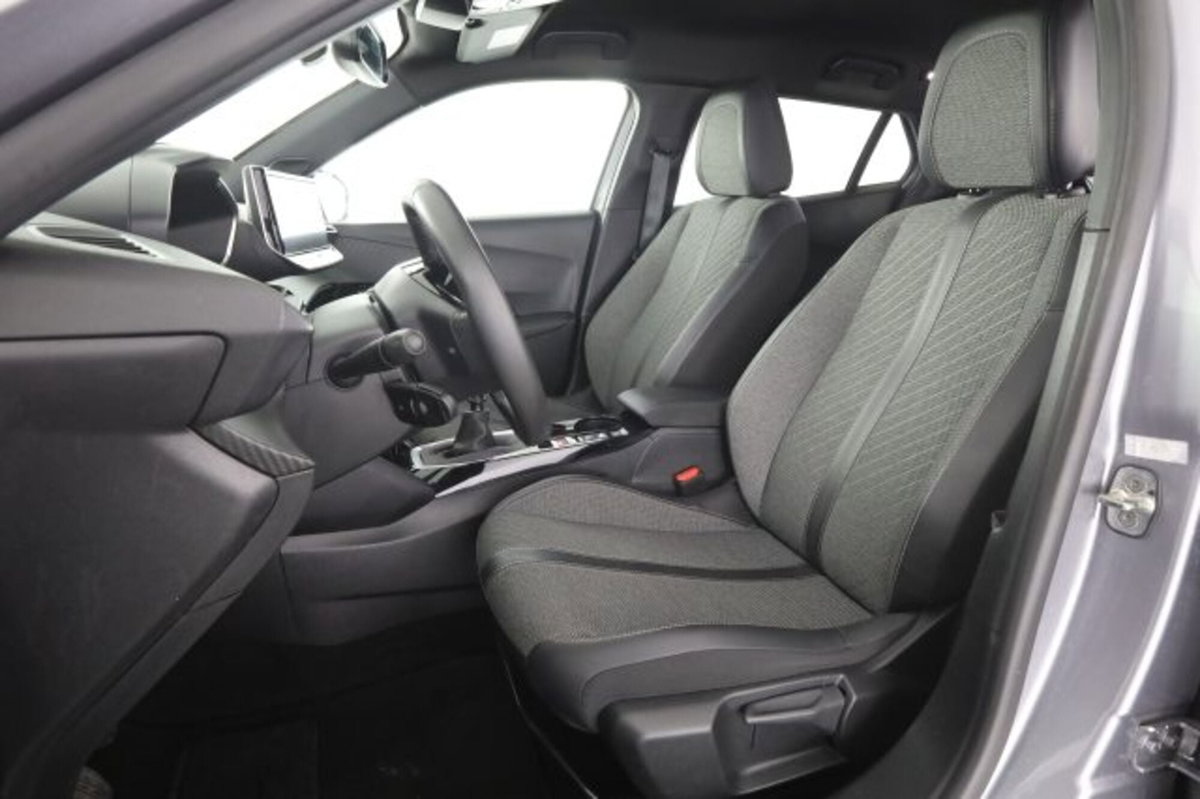 Peugeot 2008 PureTech 100 S&S Allure (2)