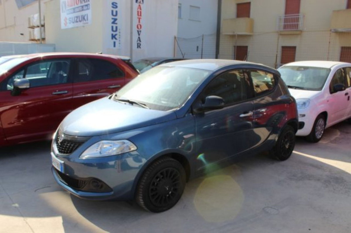Lancia Ypsilon 1.0 FireFly 5 porte S&S Hybrid Silver Plus