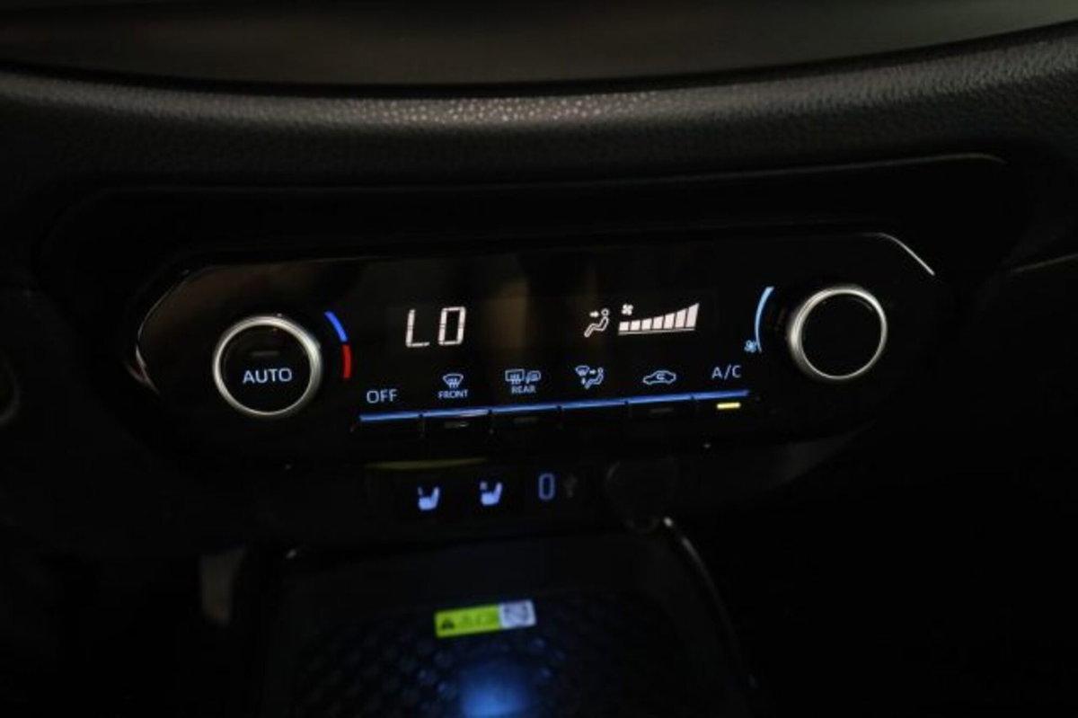 Toyota Aygo X 1.0 Lounge Air 72cv s-cvt (13)