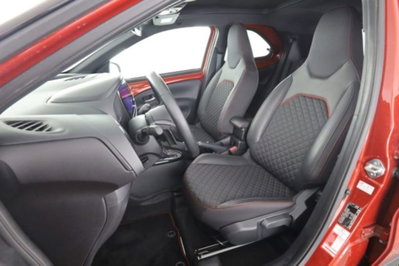 Toyota Aygo X 1.0 Lounge Air 72cv s-cvt (2)