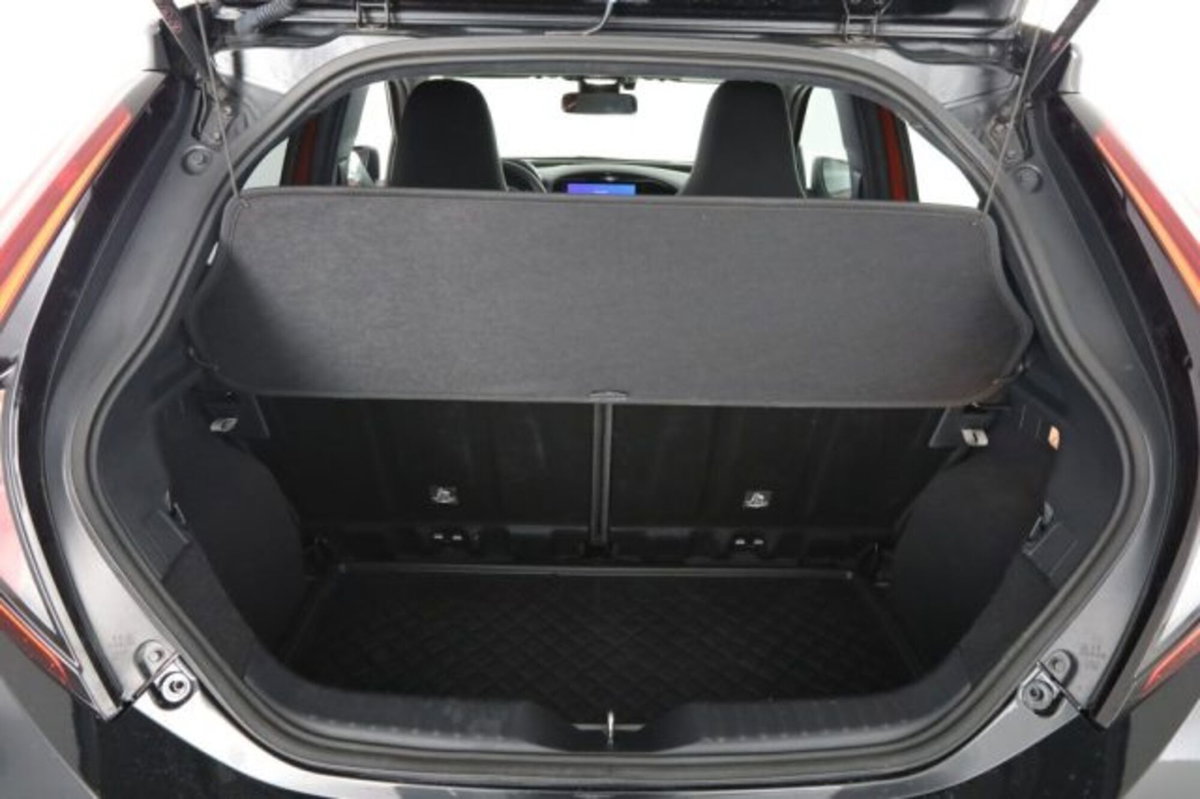 Toyota Aygo X 1.0 Lounge Air 72cv s-cvt (6)