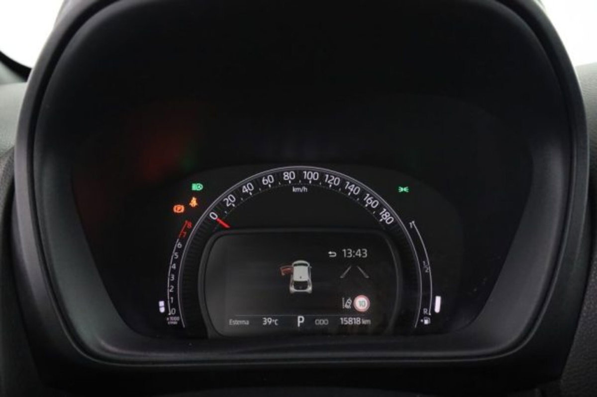 Toyota Aygo X 1.0 Lounge Air 72cv s-cvt (7)