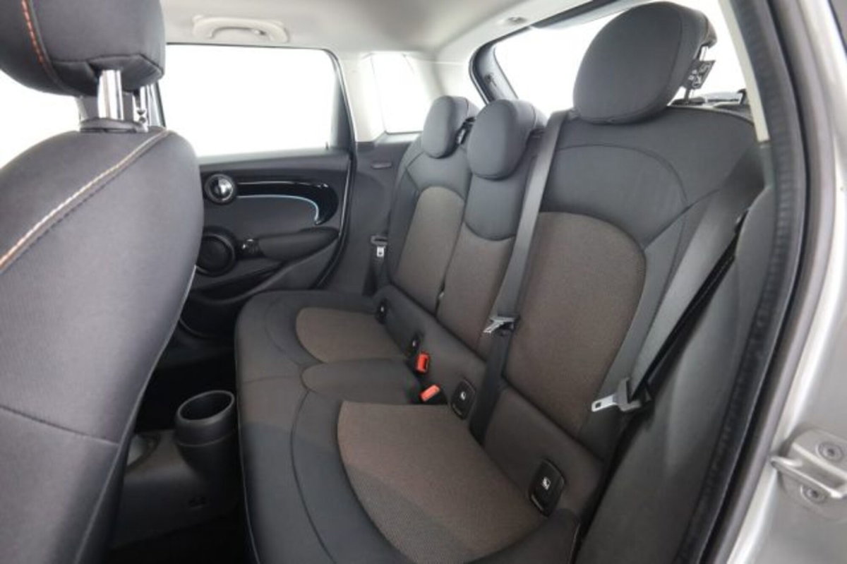 MINI Mini 1.5 Cooper Classic 5 porte (3)